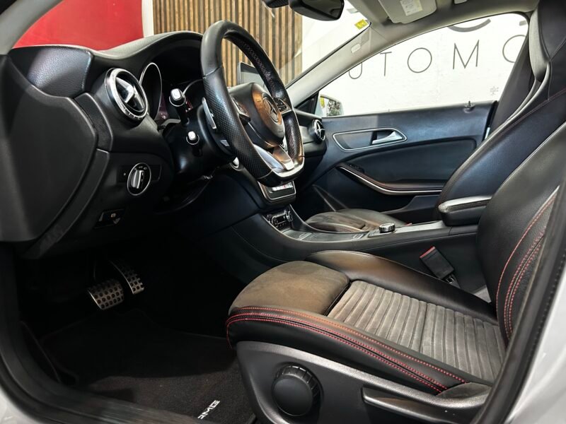 MERCEDES-BENZ CLASE CLA 200D AMG LINE