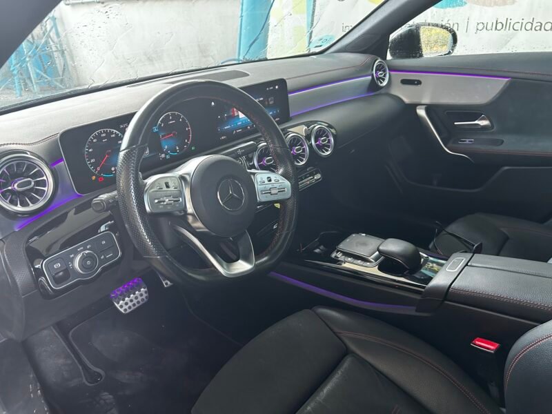 MERCEDES-BENZ CLASE CLA 200D AMG LINE